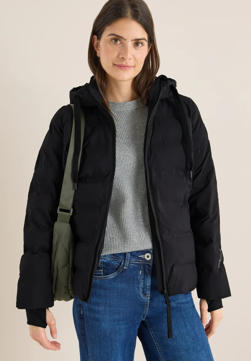 Jacke mit verklebten Nähten