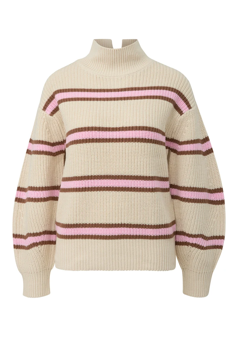 Gestreifter Grobstrickpullover