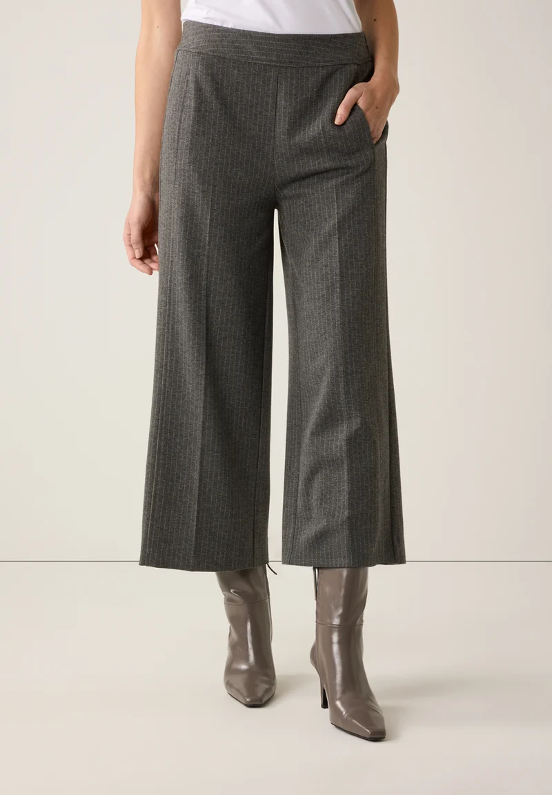 Culotte mit Nadelstreifen