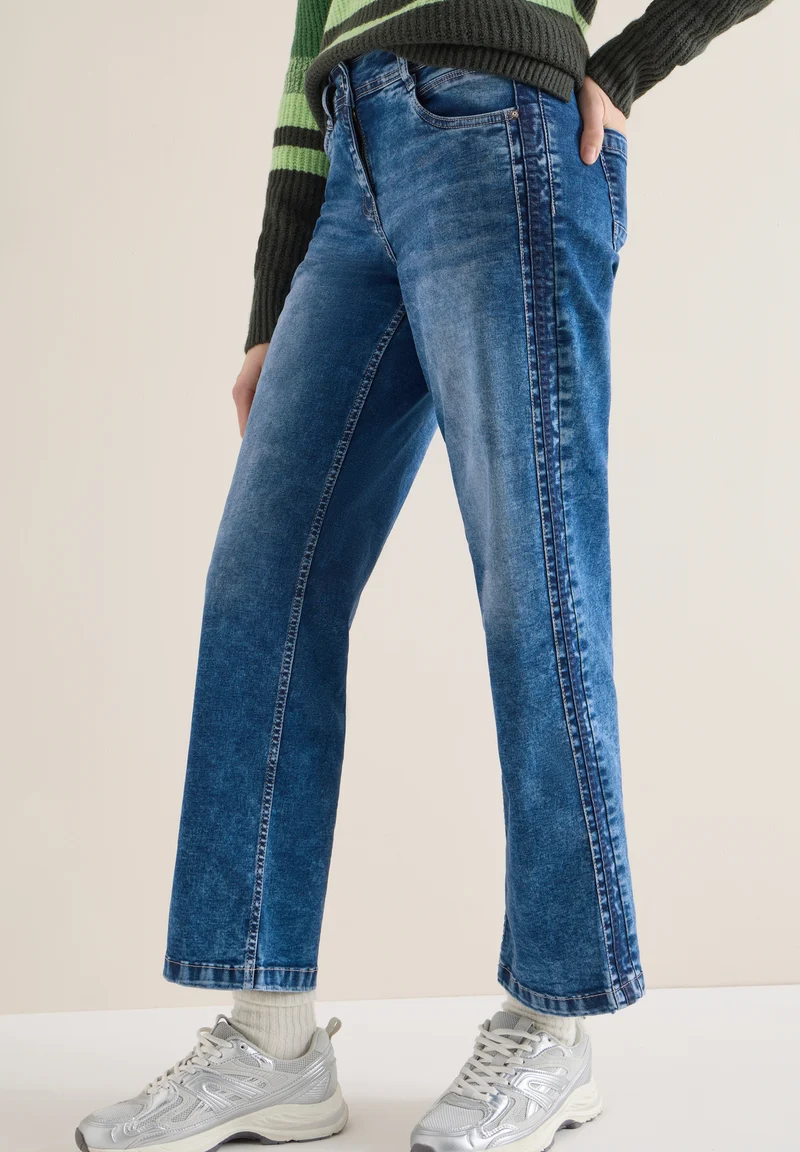 NEELE HW Wide Leg Jeans